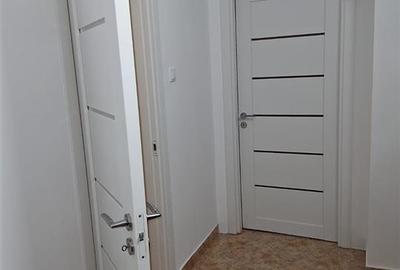 Apartament cu 3 camere semidecomandat, mobilat în Spitalul Județean