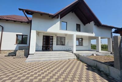 Casă individuală cu 5 camere în Dumbrăveni