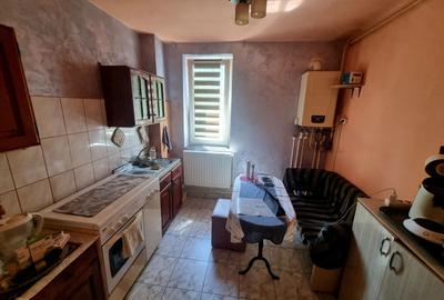 Abator-   apartament 3 camere etaj 1 - 2