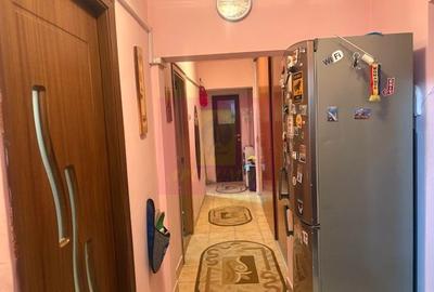 Apartament cu 3 camere decomandat în Pantelimon