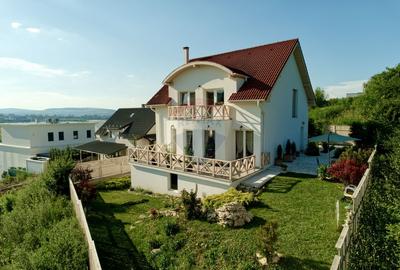 Casă individuală cu 7 camere în Borhanci