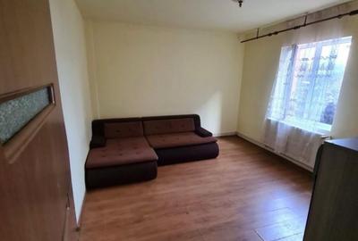Apartament cu 4 camere și curte comună de vânzare - 2