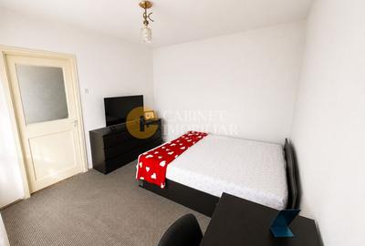 Apartament cu 3 camere semidecomandat în Podu Roș