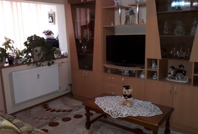 Apartament cu 4 camere decomandat în Aurel Vlaicu