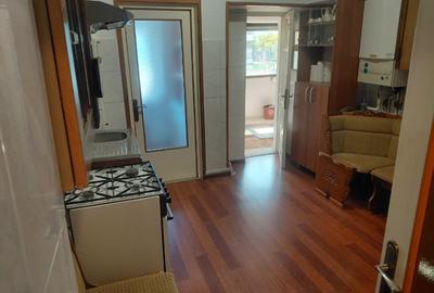 Apartament cu 2 camere decomandat, mobilat în Energiei