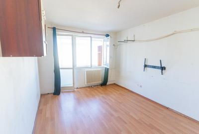 Apartament cu 3 camere decomandat în Lacul Tei