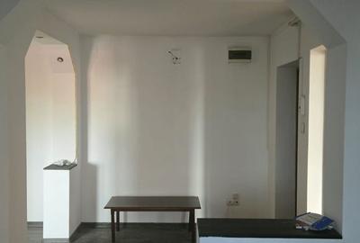 De vânzare apartament 2 camere decomandat | Zona 8 Mai - 7