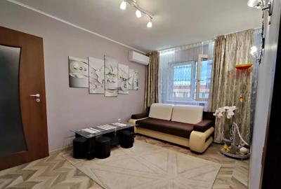 Apartament cu 3 camere semidecomandat, mobilat în Florilor
