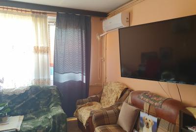 Apartament cu 3 camere decomandat în Drumul Taberei