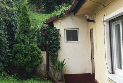 Inchiriez garsoniera la casa ,singur in curte mica - 5
