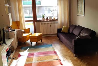 Apartament cu 3 camere semidecomandat, mobilat în Ultracentral