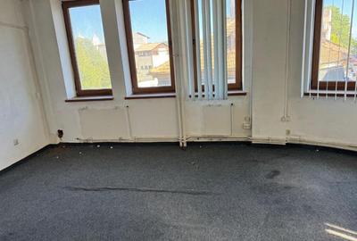 O CLADIRE CU IDENTITATE . UN SPATIU CARE INSPIRA . - 4