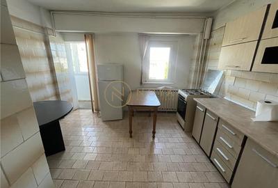Apartament cu 3 camere decomandat în Aviației