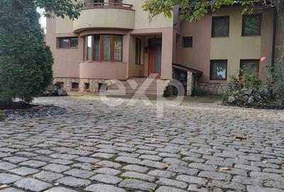 Casă individuală cu 9 camere în Breazu
