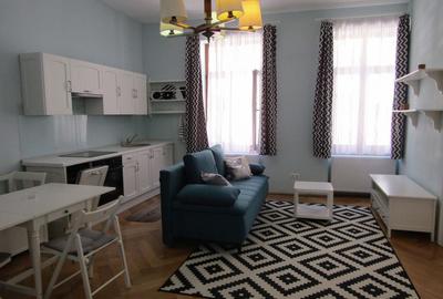 Apartament cu 2 camere nedecomandat, mobilat în Centrul Istoric