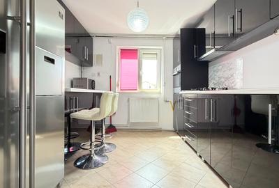 Apartament cu 3 camere decomandat în Girocului