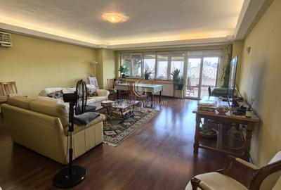 Apartament cu 4 camere decomandat, mobilat în P-ța Romană