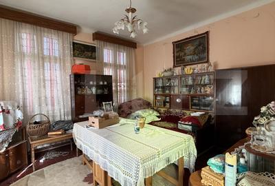 Casă individuală cu 3 camere în Central