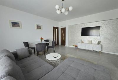 Apartament cu 3 camere semidecomandat în Central