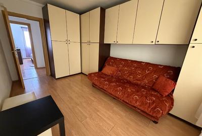Apartament cu 3 camere semidecomandat, mobilat în Bucureștii Noi