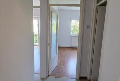 Apartament cu 3 camere, Micro 17,  Bld Independenței - 9