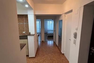 Apartament cu 3 camere decomandat în Obor