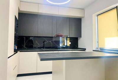 Apartament cu 4 camere decomandat, mobilat în Central
