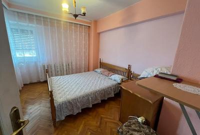 De vanzare Apartament 3 camere, zona Centru. - 10