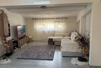 Apartament cu 3 camere decomandat, mobilat în Vitan