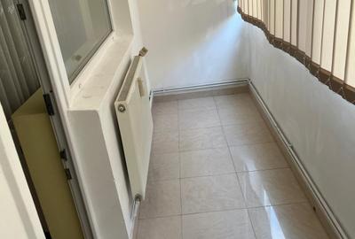 Vand apartament 2 camere decomandat in Deva, situat pe  Bld. Balcescu, etaj 2, - 3