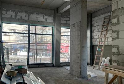 Spațiu comercial în imobil clădire de birouri - 1