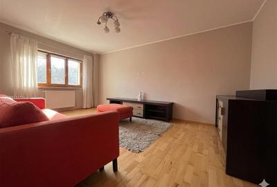Apartament cu 3 camere decomandat, mobilat în Nicolina