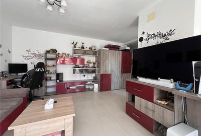 Apartament cu 2 camere semidecomandat, mobilat în Buziașului