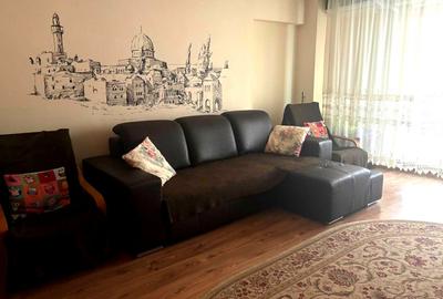 Apartament cu 3 camere decomandat, mobilat în P-ța Unirii