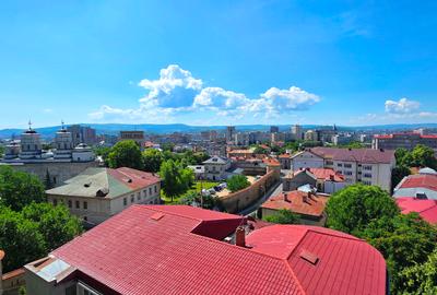Se inchiriaza apartament 3 camere decomandat, bvd. Independentei, langa Golia - 11