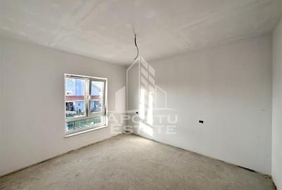Jumatate de duplex cu 5 camere de vanzare, despartit, Dumbravita - 2