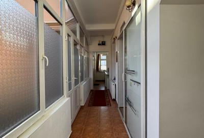 Apartament la casa, cu 3 camere, semidecomandat, zona centrala, str. Sitei - 17