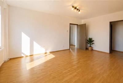 Apartament cu 3 camere semidecomandat în Vlahuță