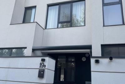 Casă cu 5 camere în Central