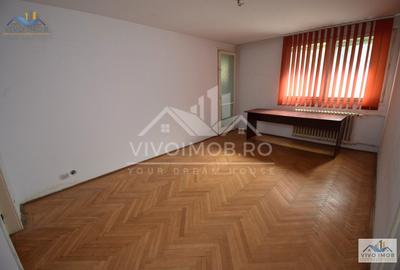 Apartament cu 3 camere semidecomandat în Titan