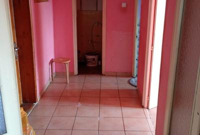 Apartament cu 3 camere decomandat, mobilat în Central