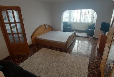 Banca Nationala - garsoniera 40 mp - mobilata, utilata, balcon, etaj 1 - 2