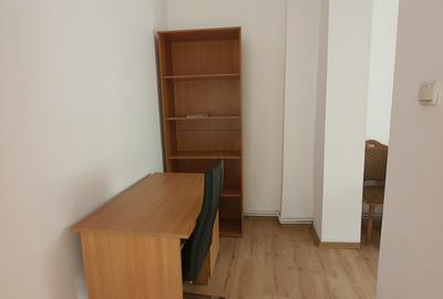 Inchiriez garsoniera la casa , zona Centrala (Str.9Mai),cu acces la o mica curte - 6