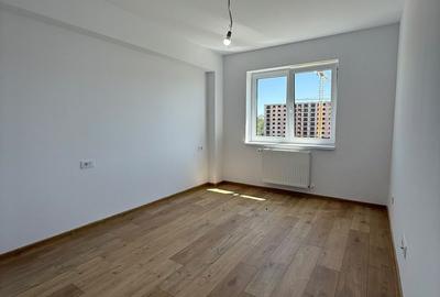 Apartament cu 3 camere decomandat în Tractorul