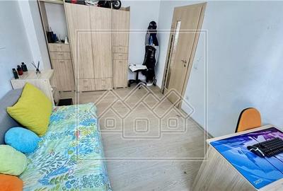 Apartament de vanzare cu 3 camere, balcon + parcare, mobilat si utilat - 8