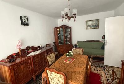 Apartament cu 3 camere decomandat în Domenii