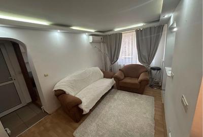 3 Camere Podu Ros 81 000 EUR (negociabil) Etaj 2/4 - 3