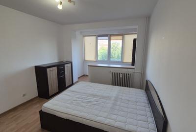 Apartament cu 3 camere semidecomandat, mobilat în Giurgiului