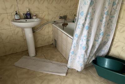 Casa formata din 2 corpuri de vanzare in sat Maluri , comuna Vulturu ,suprafata - 11