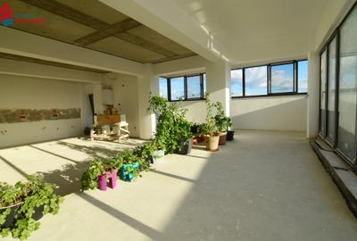 Penthouse cu 3 camere decomandat în Tudor Vladimirescu